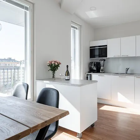 Luxurious 1br Penthouse With Private Balcony Huoneisto *
